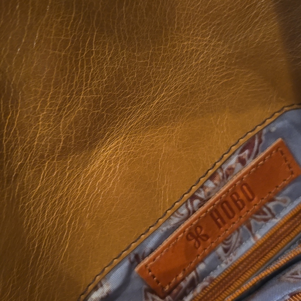 NEW!!! Hobo Gold Leather Crossbody Bag - Picture 4 of 11